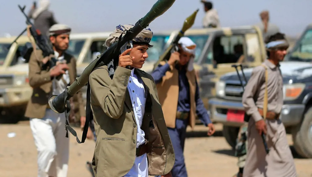 اليمن... مقتل 16 جندياً يمنياً بهجوم للحوثيين