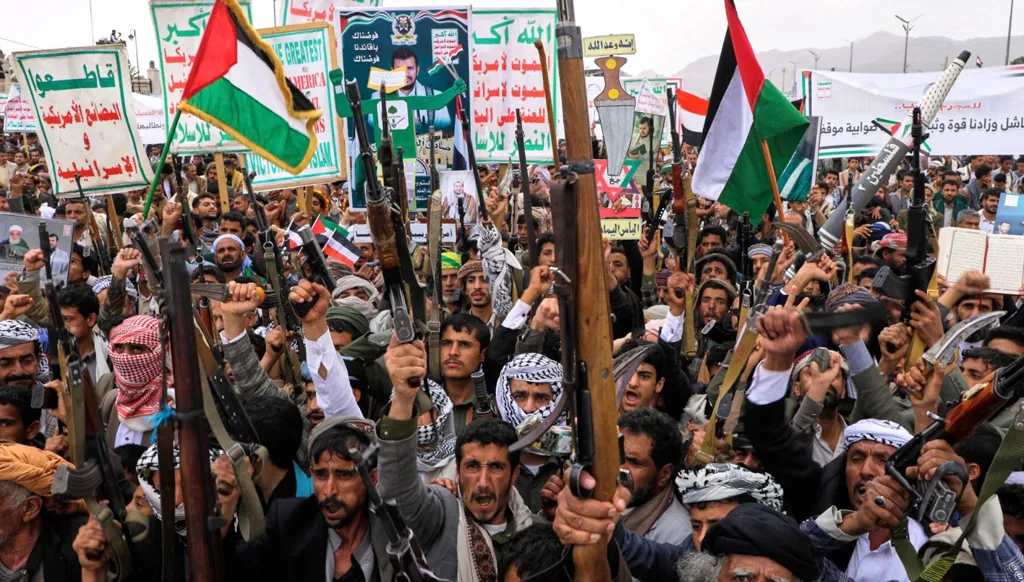 الحوثيون يعلنون مسؤوليتهم عن غرق السفينة "إترنيتي سي"