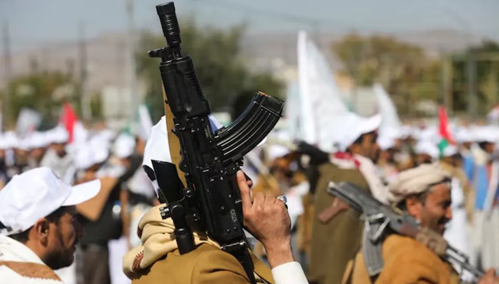 الحوثيون: استهدفنا ناقلة نفط سعودية في البحر الأحمر