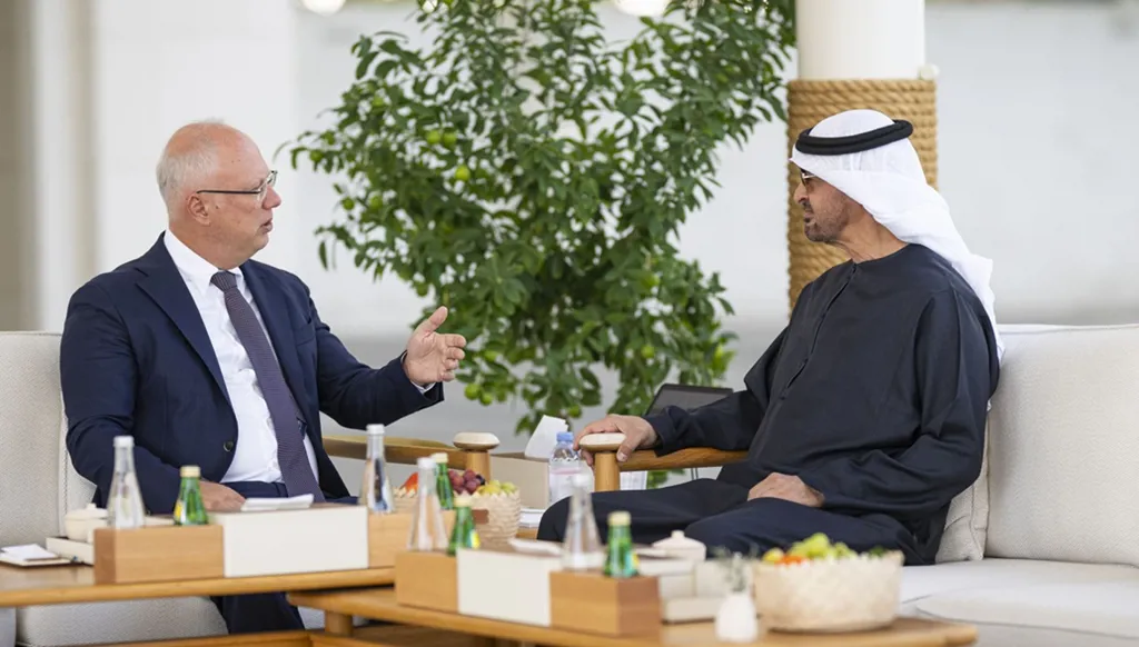 الرئيس الإماراتي ومبعوث الرئيس الروسي (وام)