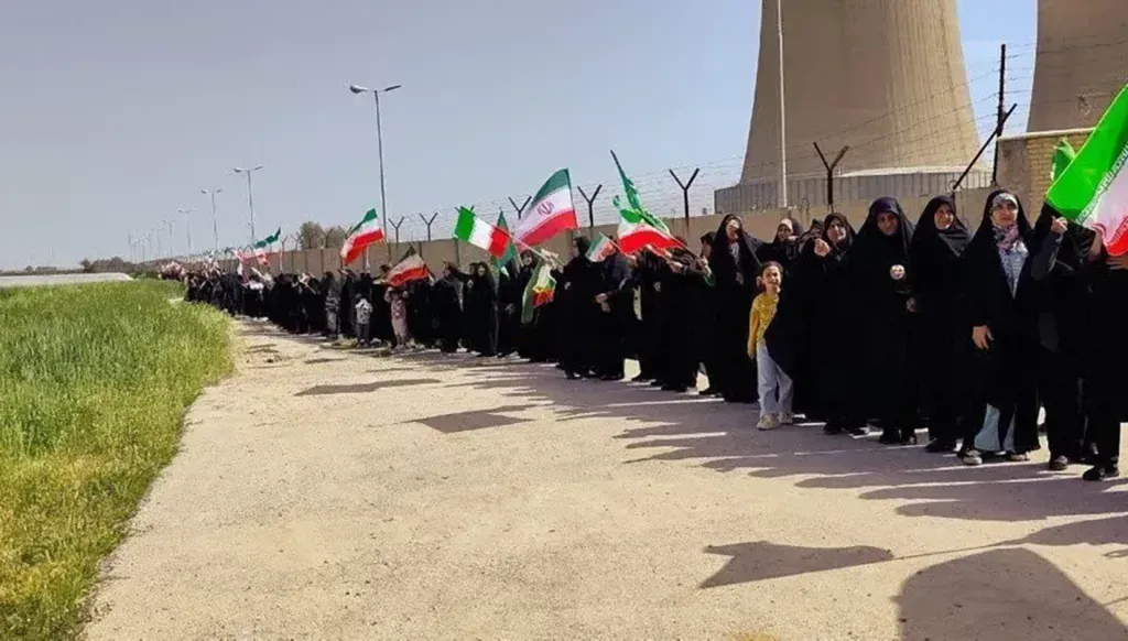 Des chaînes humaines protègent les centrales électriques en Iran face aux menaces de grève
