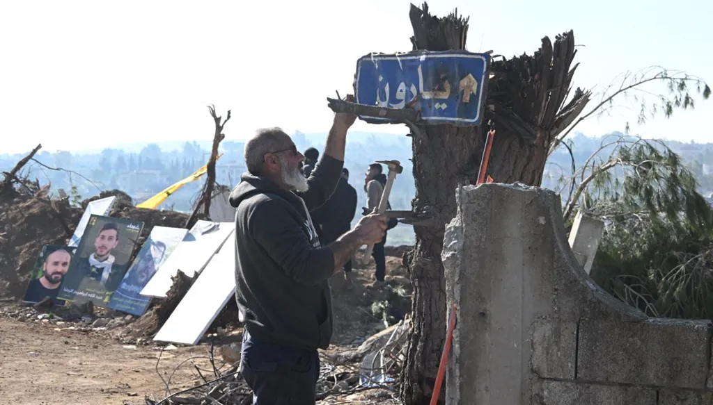 "أحد العودة- 2"... سكان جنوب لبنان يتوافدون إلى قراهم والجيش الإسرائيلي يُواصل اعتداءاته (صور)