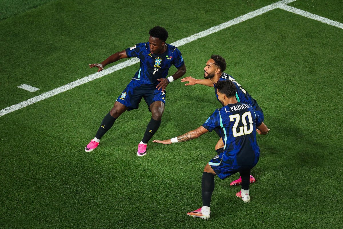 احتفال لاعبي البرازيل بعد هدف فينيسيوس