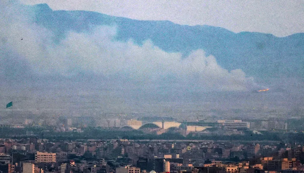 إسرائيل تعلن مهاجمة المنشأة النووية في أصفهان... إيران: 78 قتيلاً جراء الضربات