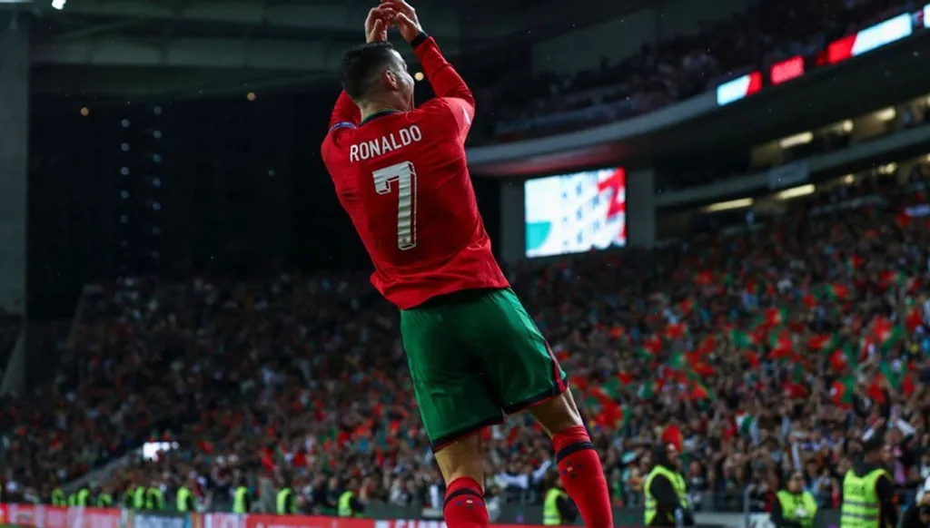 حاول تقليد احتفال كريستيانو رونالدو فتعرض للإصابة (فيديو)