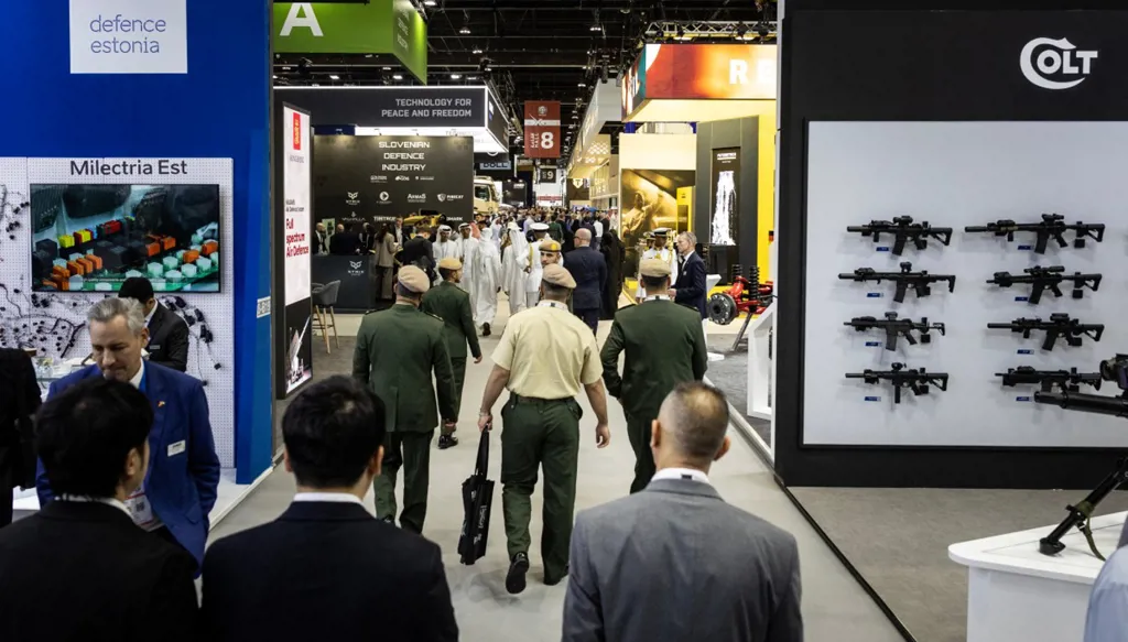 معرض آيدكس... مجلس التوازن الإماراتي يوقّع 5 صفقات دفاعية