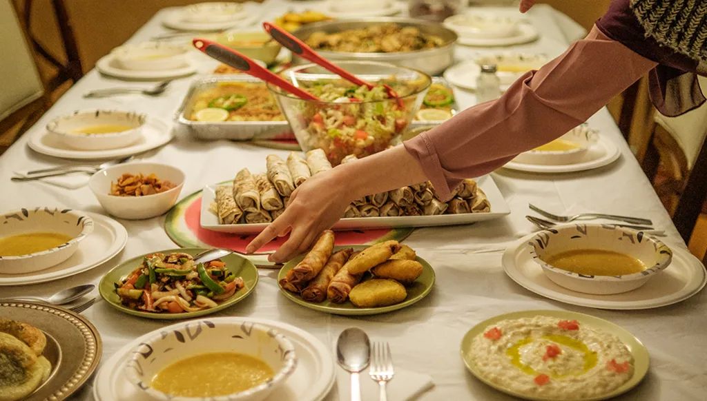 كيف تمنع ارتفاع مستوى السكر في وقت الإفطار برمضان؟