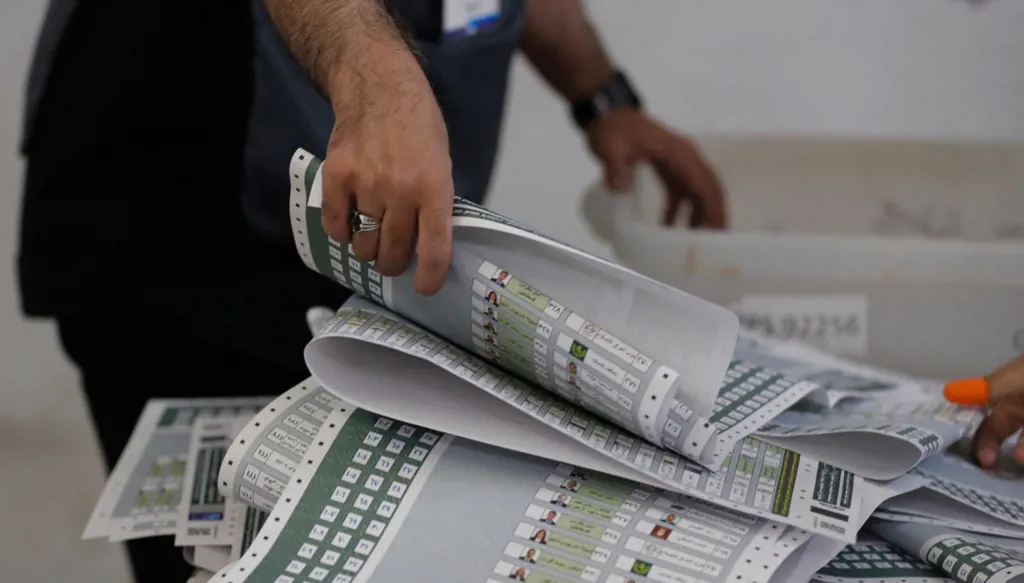 5 عند الخامسة: محاكمة نتنياهو ونتائج انتخابات العراق... عون: ننتظر رد إسرائيل على خيار التفاوض