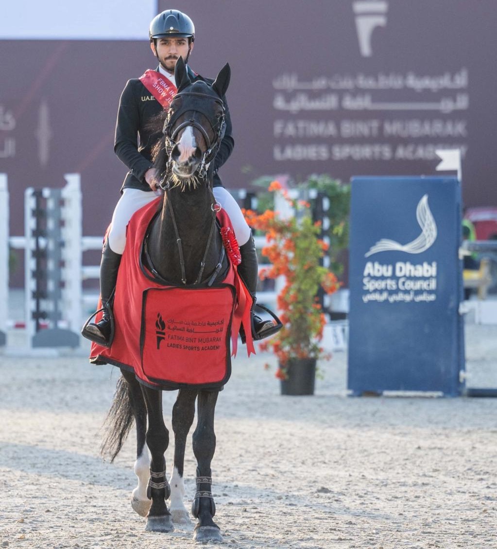 من المنافسات في كأس أكاديمية فاطمة بنت مبارك الدولية لقفز الحواجز.