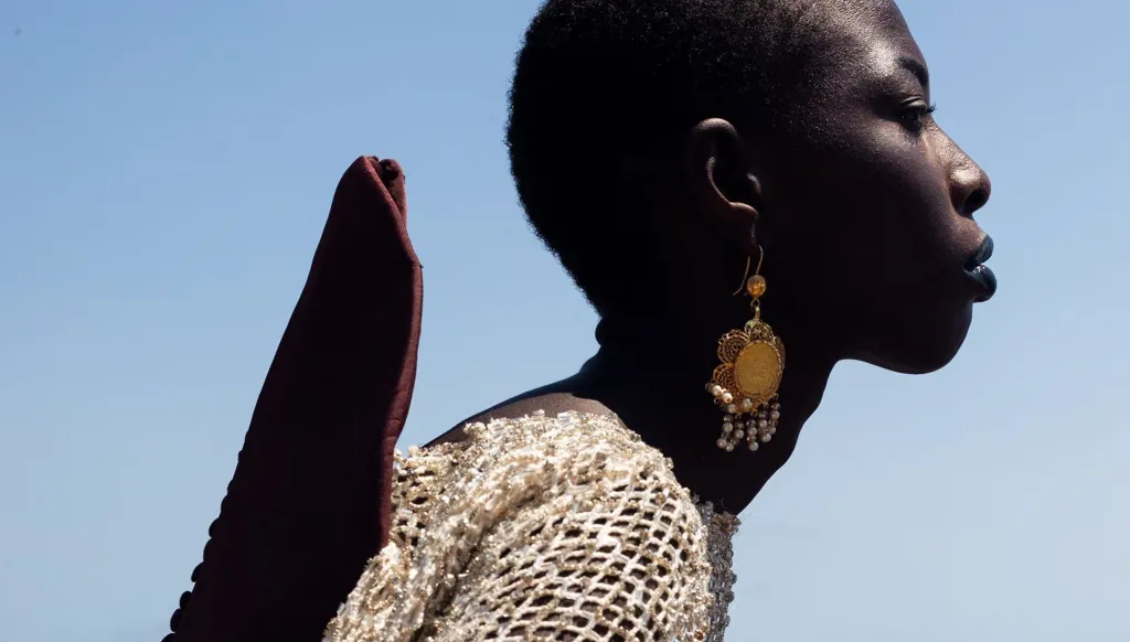 الذهب الليبي يرافق تصميم أمجد خليل المستمد من صحراء المغرب العربي (صور)