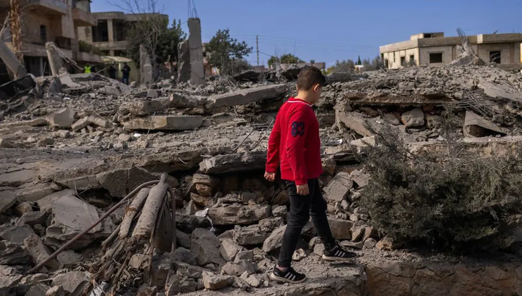 كيف يتعامل الأهل مع التغييرات السلوكية لأطفالهم في فترة الحرب؟