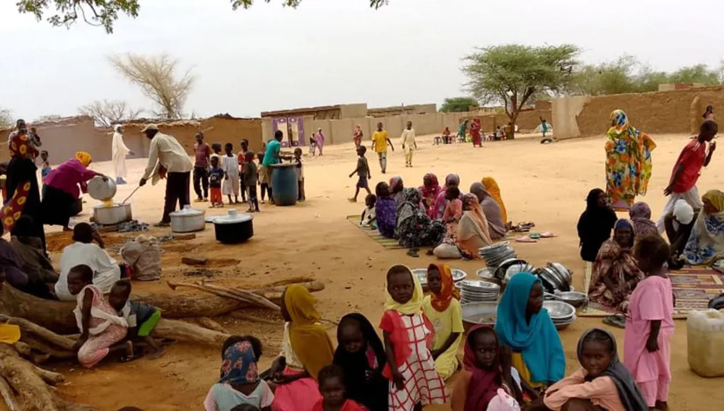 السودان... برنامج الأغذية العالمي يعلق توزيع المواد الغذائية في مخيم زمزم
