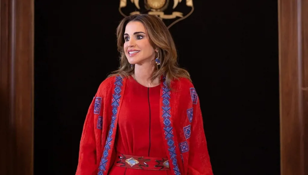أناقة الملكة رانيا في مأدبة إفطار نشميات القوات المسلحة تأسر القلوب (صور)