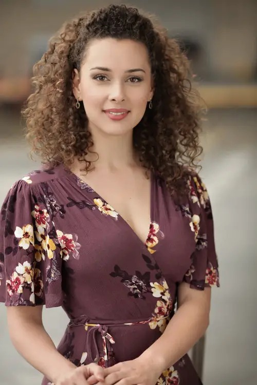 الفنانة شيرين أحمد طارق.