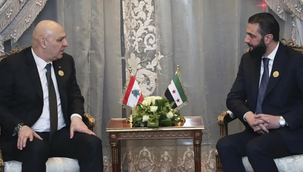 الشرع وعون في لقاء سابق. (أرشيف)