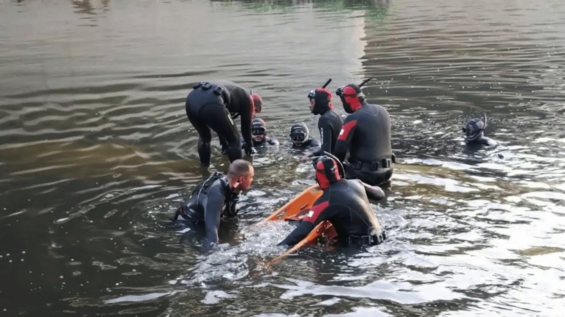 كوادر الإنقاذ في مكان الحادث (أرشيفية)