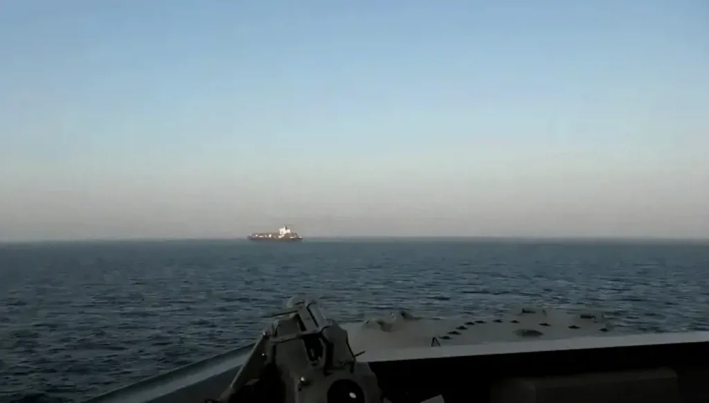 بعد احتجاز سفينة "توسكا"... إيران تتهم واشنطن بـ"القرصنة" وتُحذّر من تداعيات خطيرة