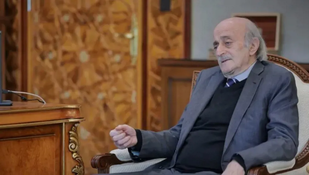 "حزازير" جنبلاط على "إكس"... رسائل مشفّرة أو قراءة مختلفة للسياسة؟