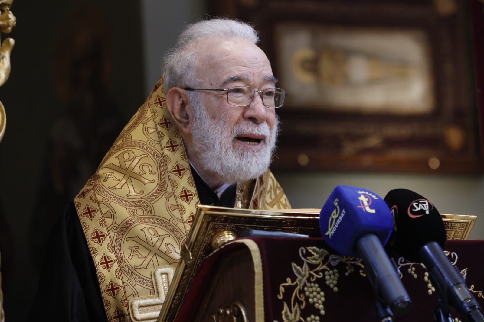 المطران الياس عودة.