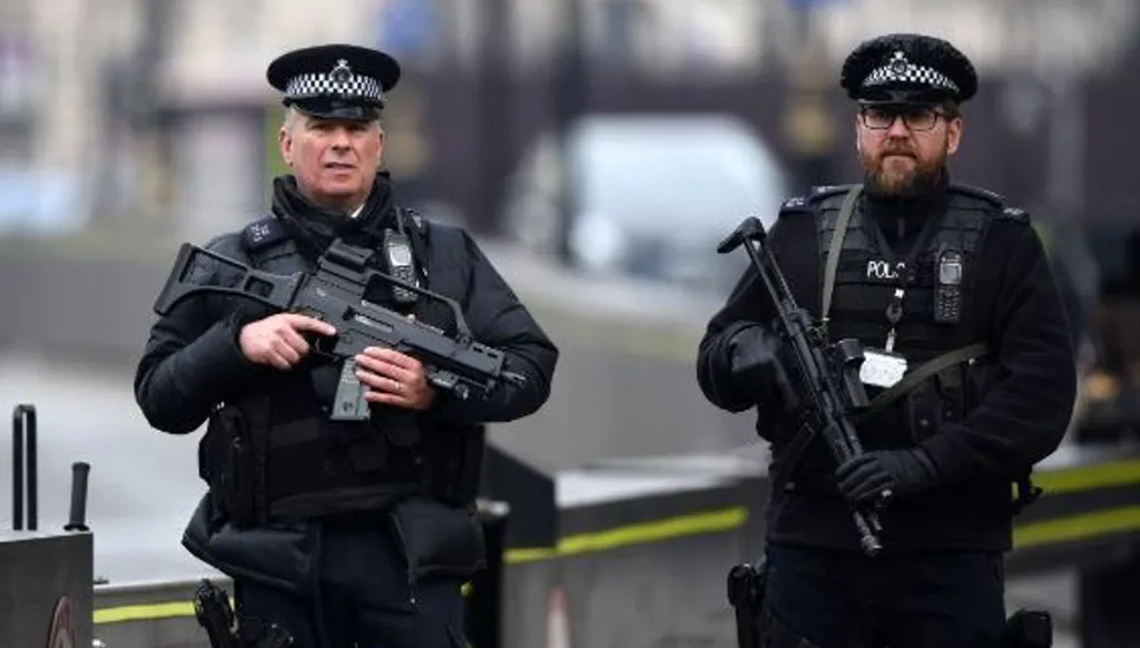 بينهم 4 إيرانيين... الشرطة البريطانية تعتقل 5 أشخاص للاشتباه بتخطيطهم لـ"عمل إرهابي"