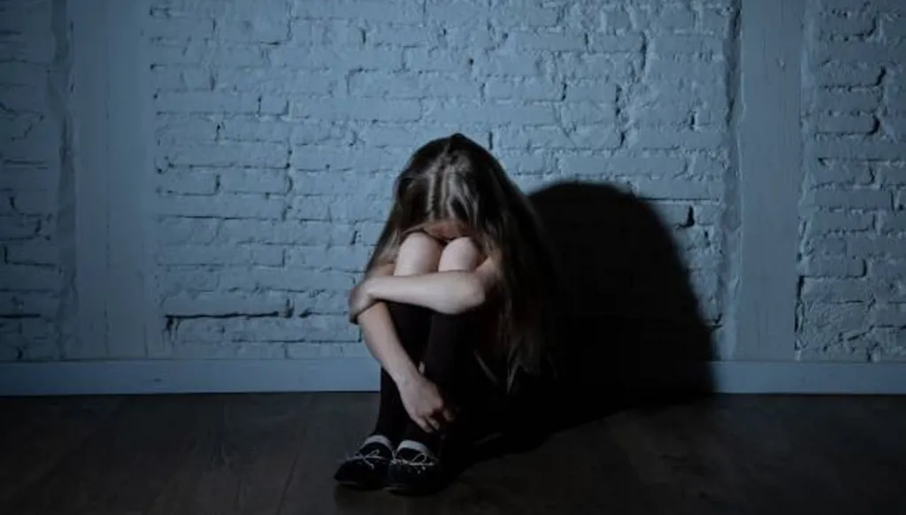 السجن 15 عاماً لرجل أدين باعتداء جنسي على طفلة داخل مرحاض!
