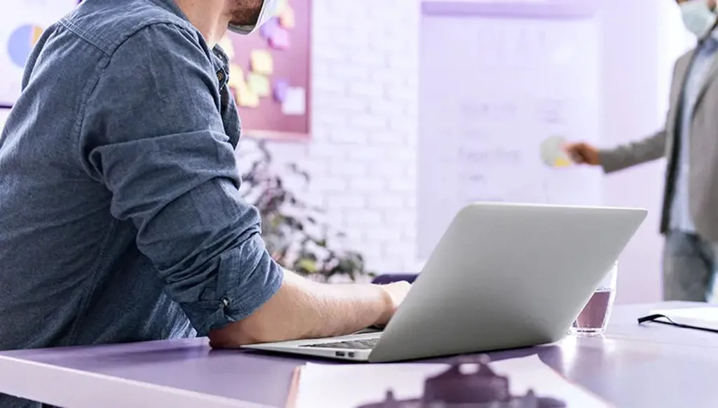 التواصل المستدام المبتكر: نسج خيوط التأثير لتعزيز الإنتاجية في بيئة الأعمال الحديثة