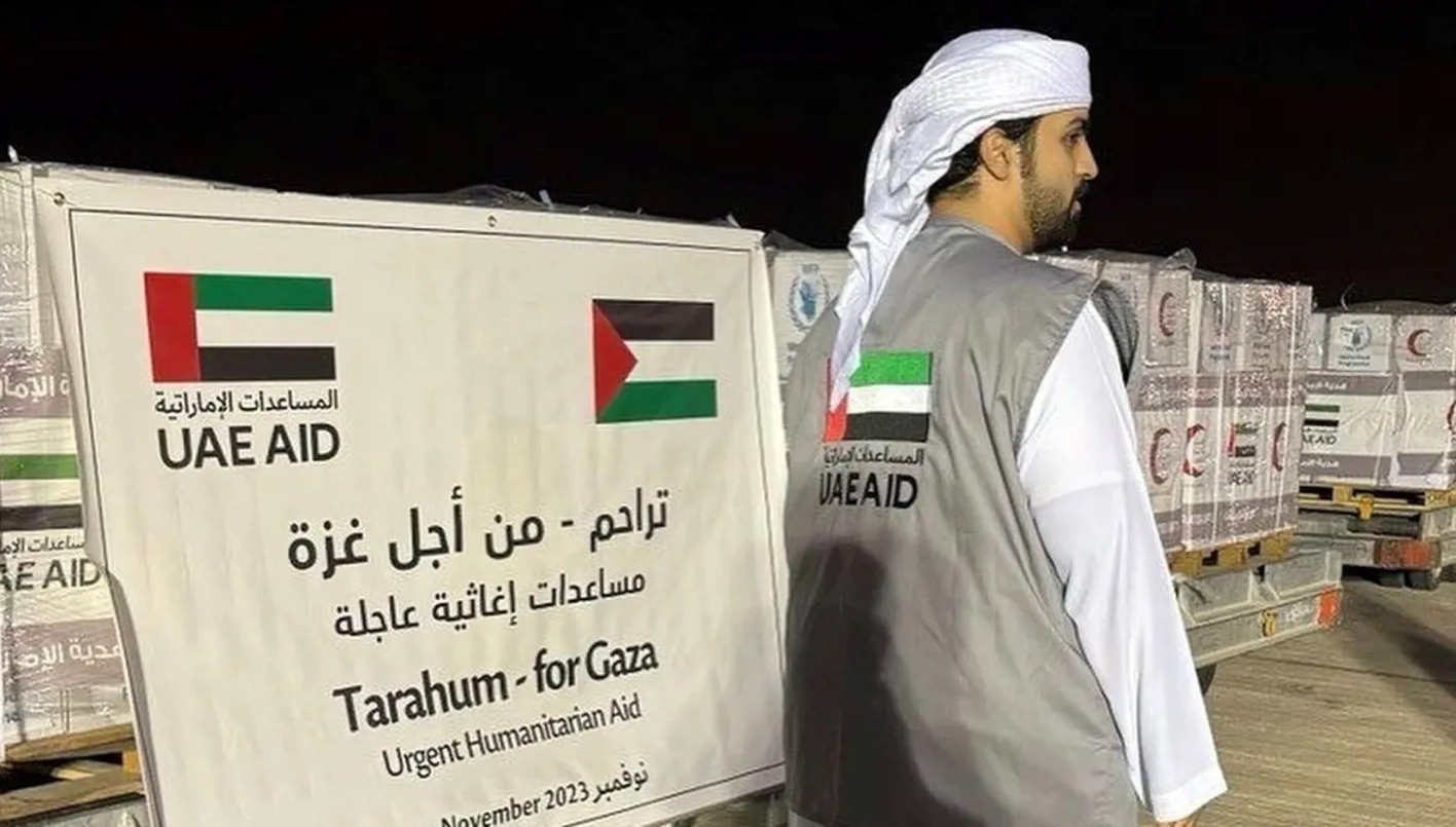 مساعدات إماراتية لأهالي قطاع غزة .