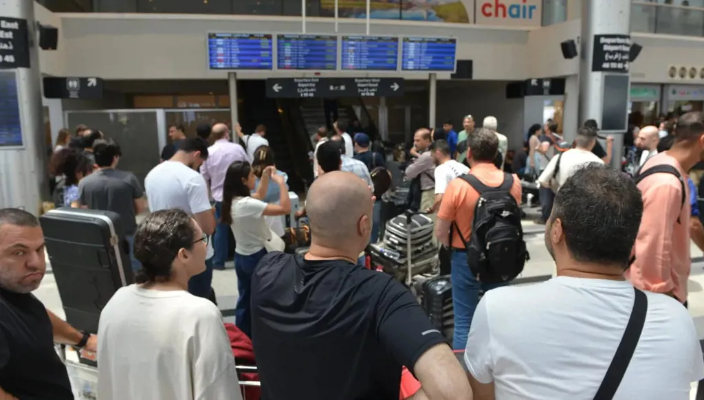 لبنانيون عالقون في رومانيا: تذاكر أُلغيت، إقامة انتهت، وسفارة "لا تملك ميزانية" للتحرّك