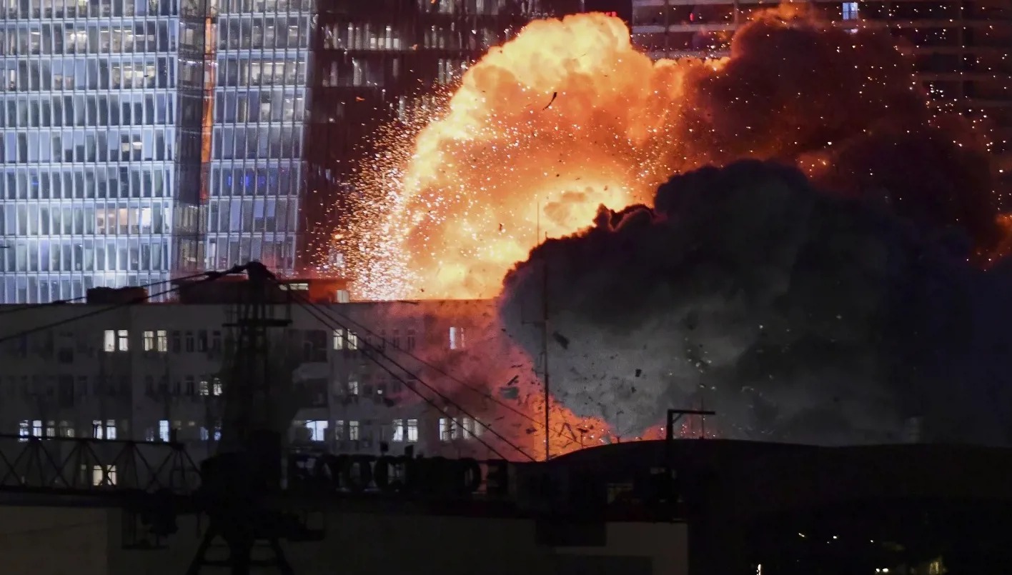 هجوم صاروخي على تل أبيب (أ ب)