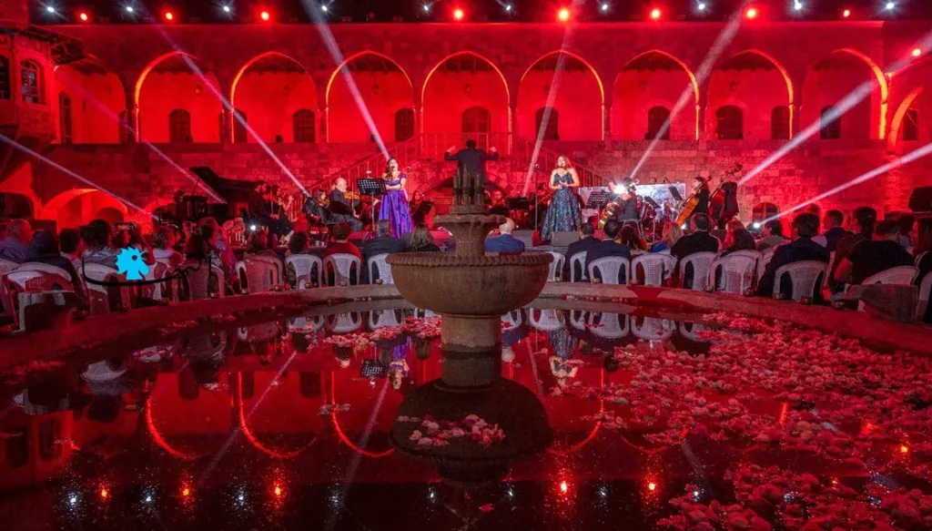 بشعار "مكملين"... إعادة تنظيم مهرجانات بيت الدين بعد تعليقها