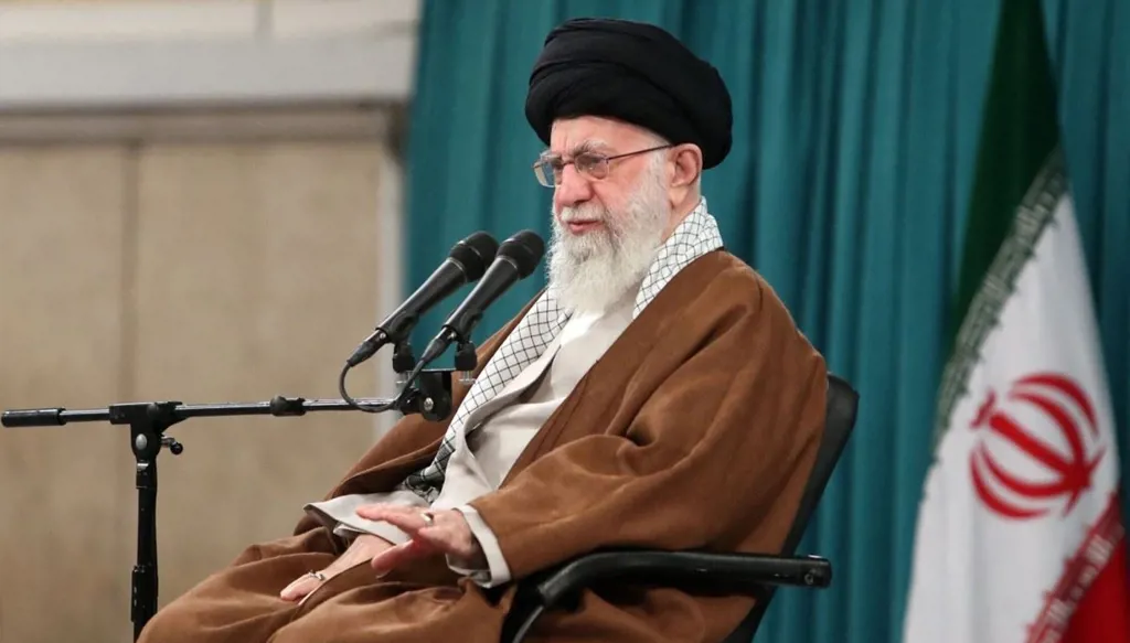 مرجع ديني إيراني يُصدر فتوى تتوعّد من يُهدّد خامنئي: حكمه هو القِصاص ويجوز عقابه شرعاً