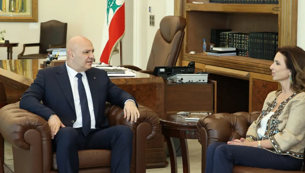 عون استقبل لحود للاطّلاع على الموسم السياحي والمهرجانات الدولية