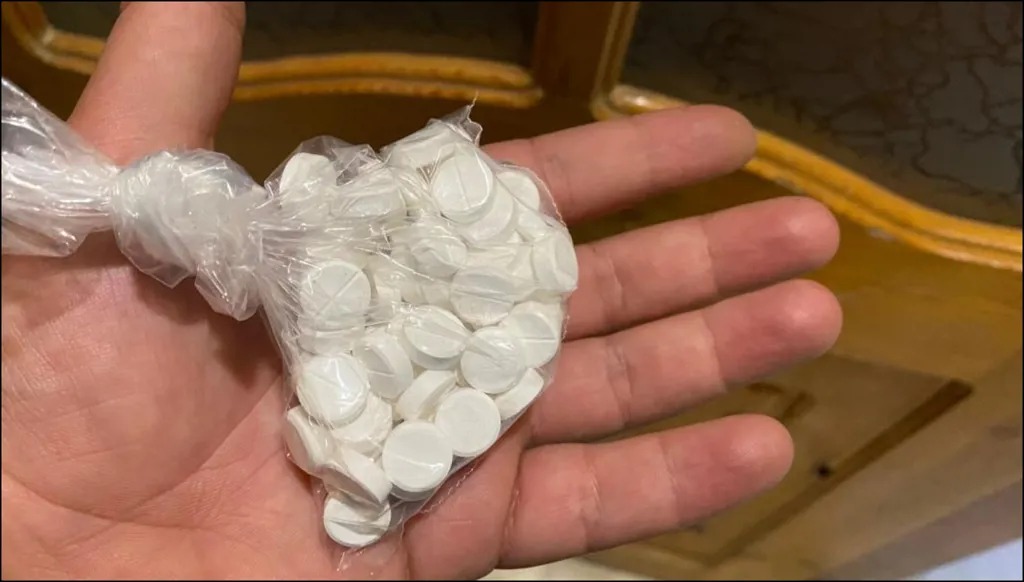 مخدرات (انترنت).