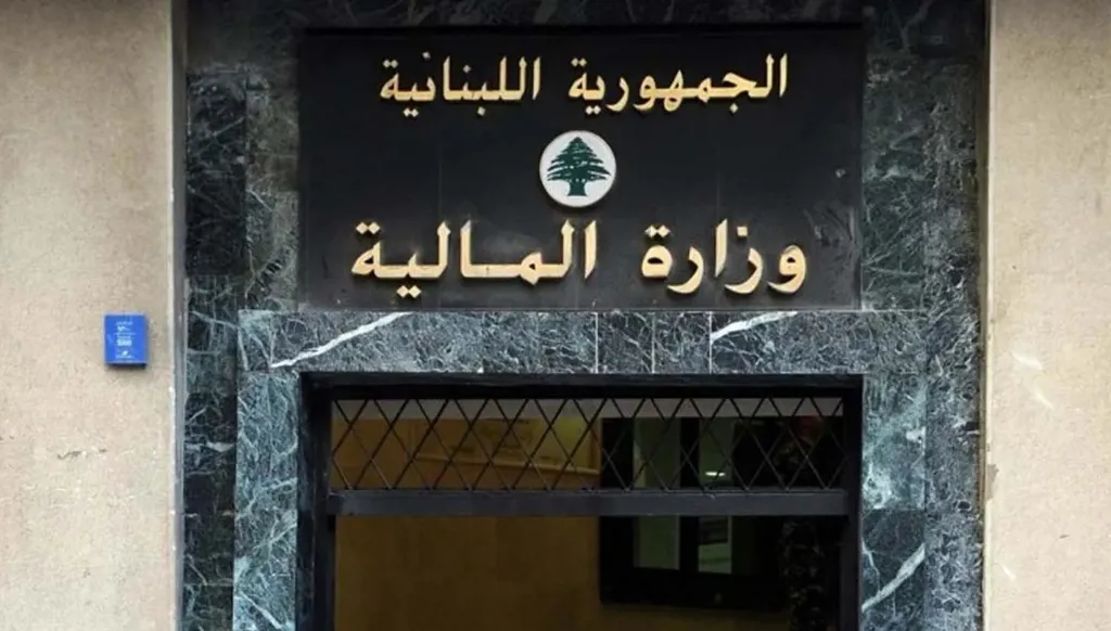 وزير المال يُوقّع مرسوم إعطاء منحة مالية للعسكريين العاملين والمتقاعدين عن شهر تموز