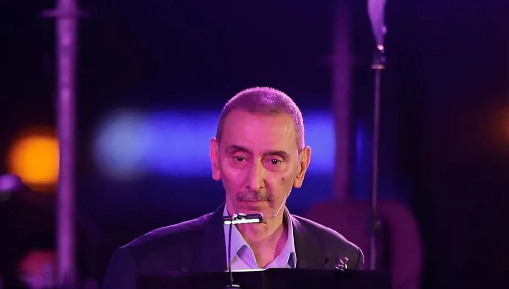 زياد الرحباني على المسرح. (أ ف ب)