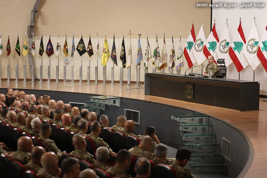 اجتماع لقائد الجيش والضباط في اليرزة (قيادة الجيش).