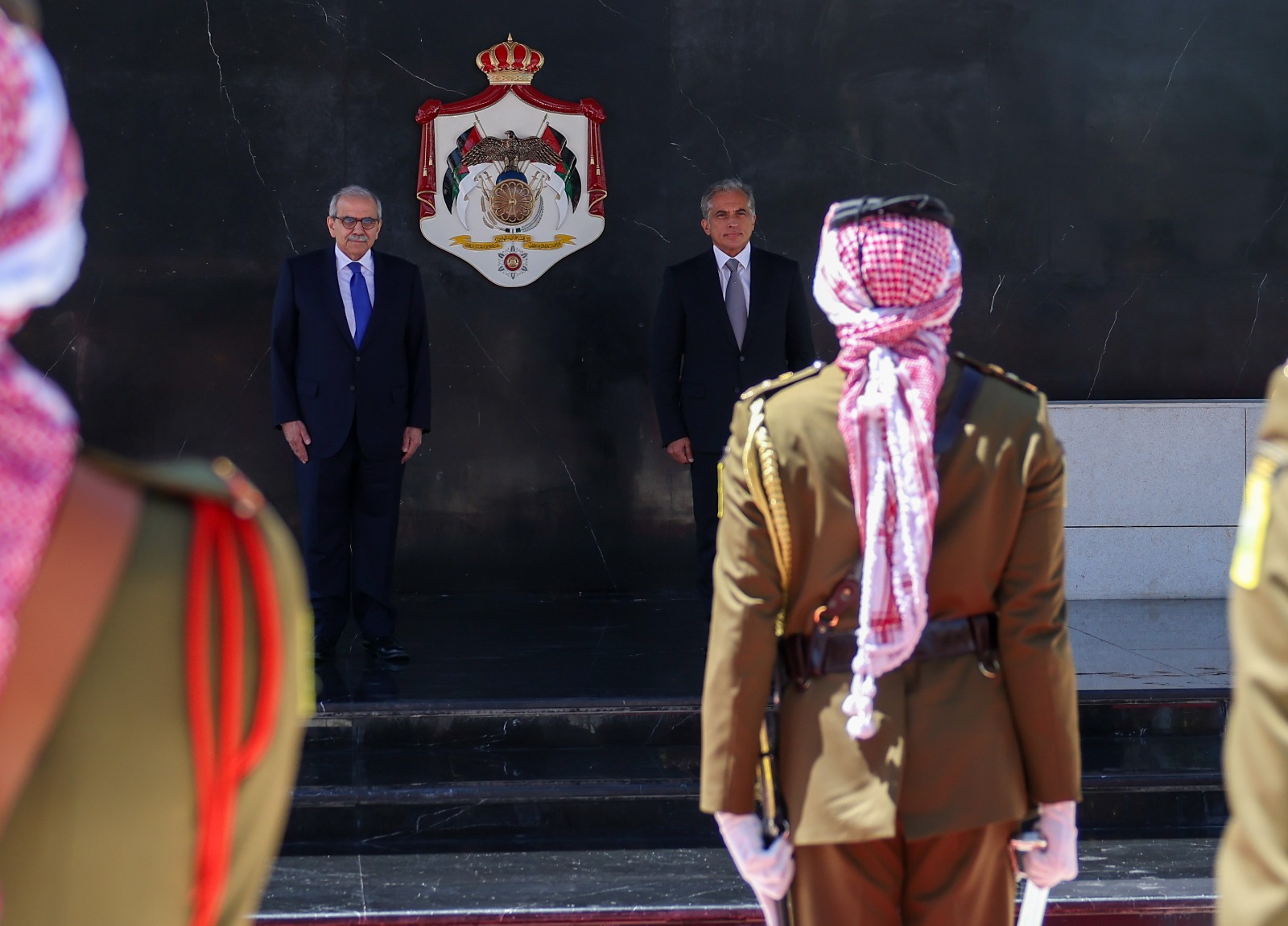 رئيس الوزراء الأردني مستقبلاً سلام (وكالة بترا).