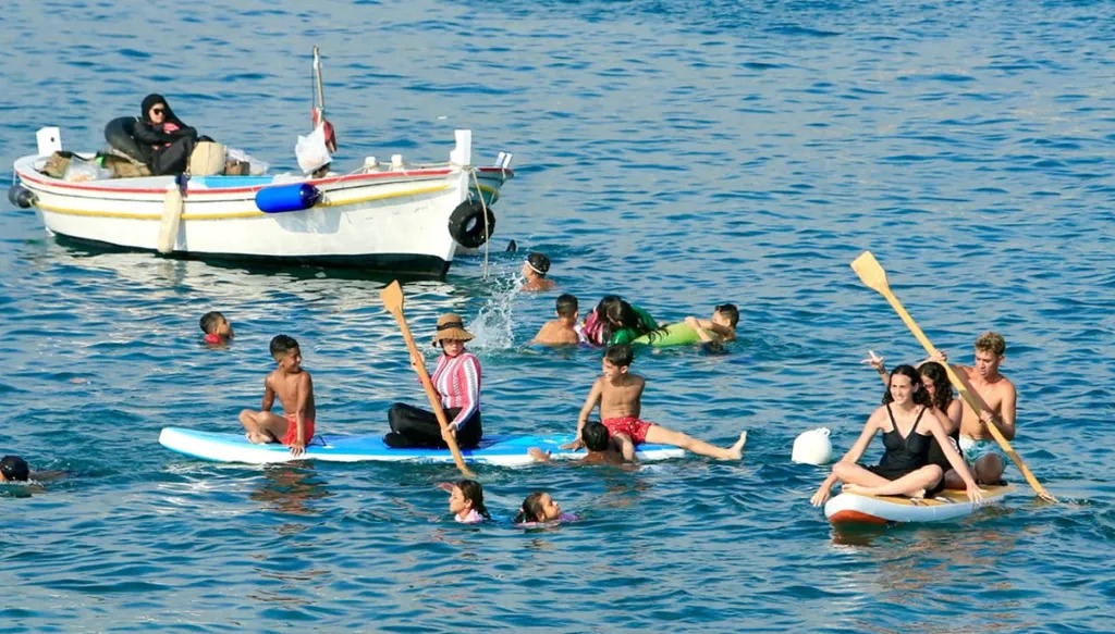 روّاد البحر (أحمد منتش).