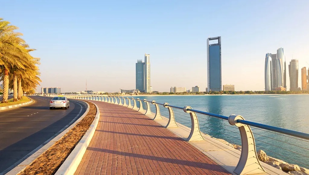 كورنيش أبوظبي (انترنت).