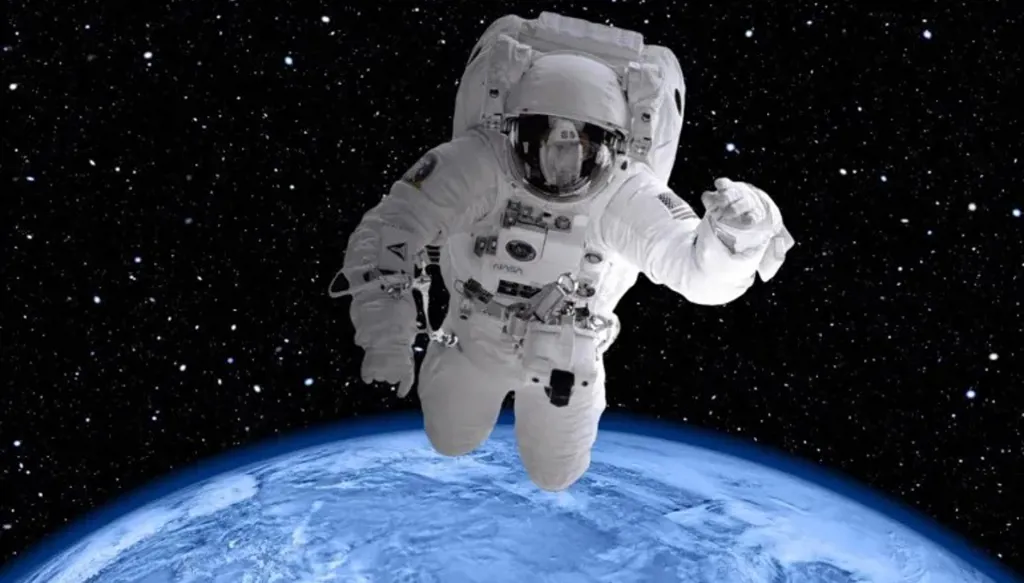 أوهمها بأنّه رائد فضاء وسرقها... محتال يخدع امرأة ثمانينية عبر الانترنت بعدما وقعت في حبّه!