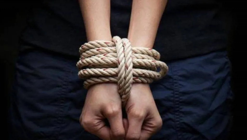 اقتحموا المنازل... قطّاع طرق يخطفون 18 شخصاً من النساء والأطفال!