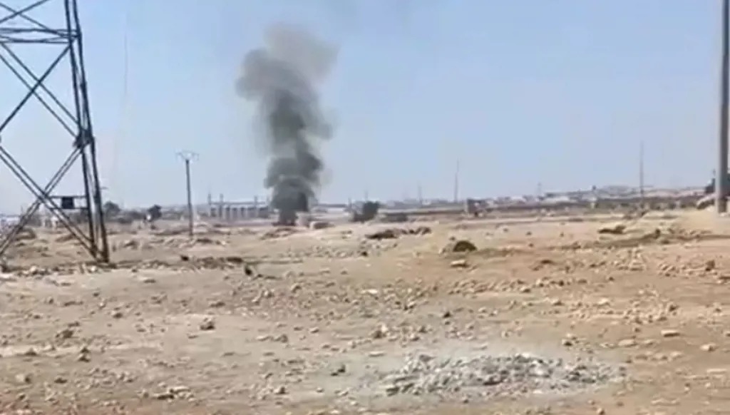 انفجار مجهول على طريق مطار حلب الدولي. (المرصد)