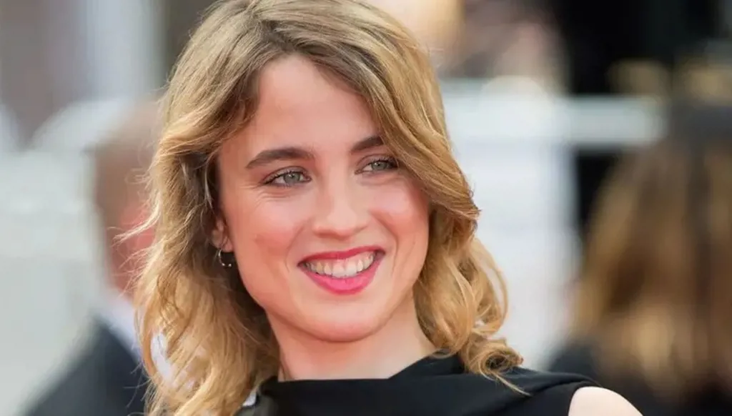 بسبب عطل في قاربها... الممثلة الفرنسية أديل إينيل تُغادر أسطول "الصمود العالمي" المتّجه إلى غزة