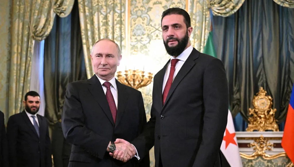 بوتين مستقبلاً الشرع في الكرملين (وكالات).