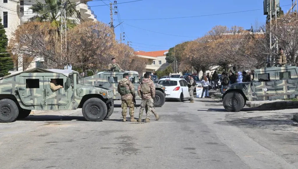 هل يضع عون الجيش اللبناني و"حزب الله" في خندق واحد؟