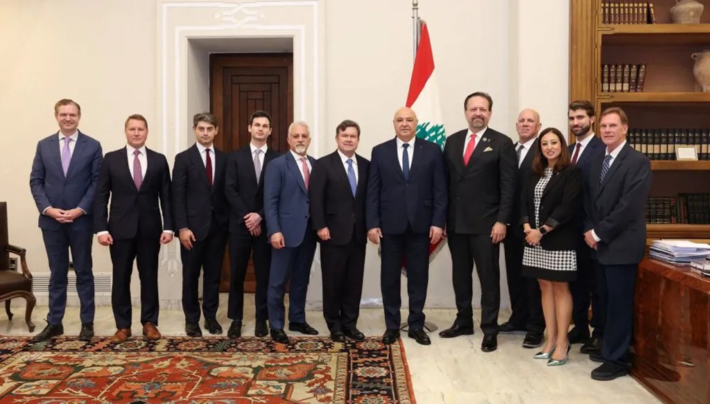 رئيس الجمهورية جوزف عون مستقبلاً وفد الخزانة الأميركية ومجلس الأمن القومي الأميركي برئاسة سيباستيان غوركا في قصر بعبدا مساء أمس.