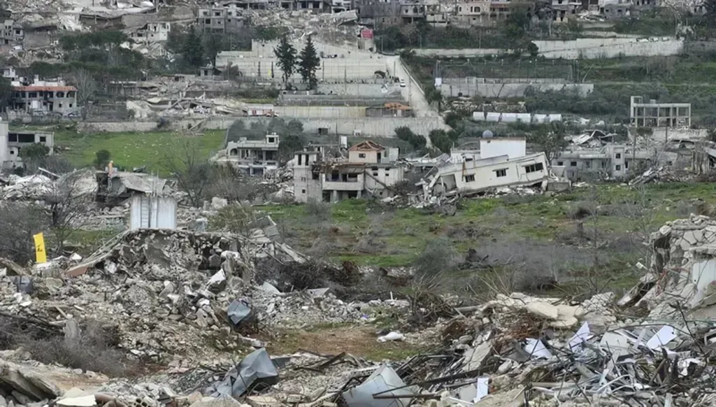 قوّة إسرائيلية تُفجّر 4 منازل في عيترون... والبلدية تُدين: اعتداء صارخ لسلامة الأهالي