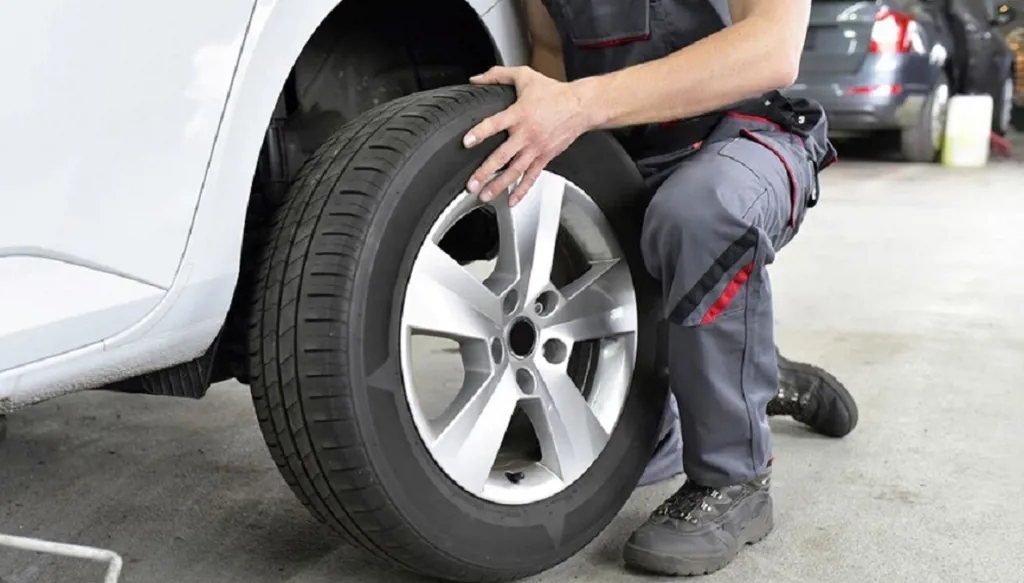 تبديل إطارات السيارات: فوضى أسواق وأسعار