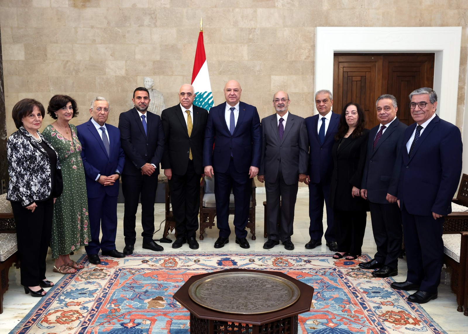 عون ووفد نقابة المحررين (الرئاسة اللبنانية).