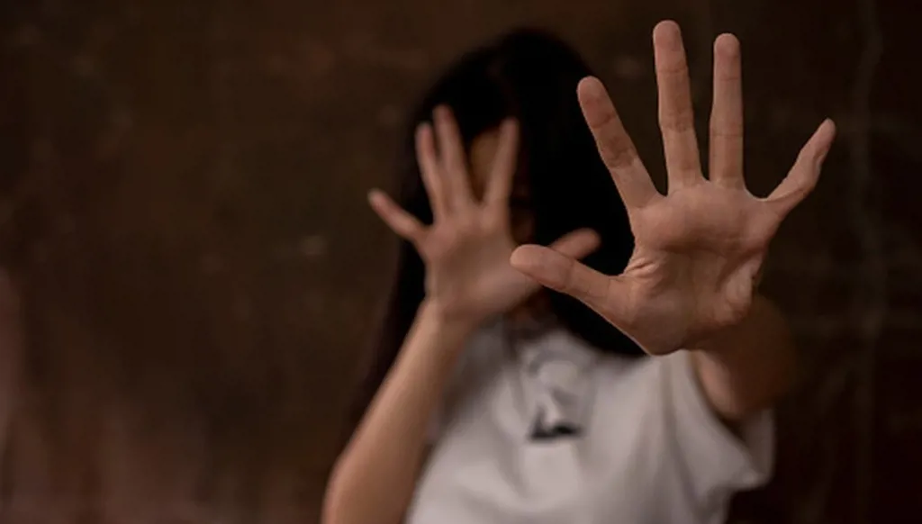 أب يُعنّف أولاده الأربعة ويتحرّش بهم جنسيّاً ولفظيّاً... وقوى الأمن توقفه!